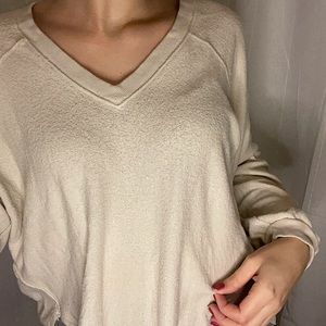 Brandy Melville sweater. Cream/white Slightly oversized fit. Size small-medium.